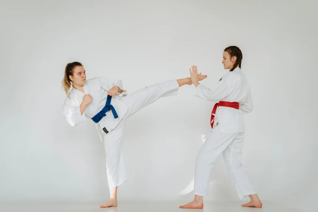 Làm quen Kumite với những bài đối luyện nhẹ